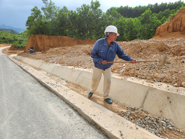 Thanh H&oacute;a: Đường từ QL47 đi cầu Tổ Rồng nỗ lực về đ&iacute;ch trong th&aacute;ng 10- Ảnh 4.