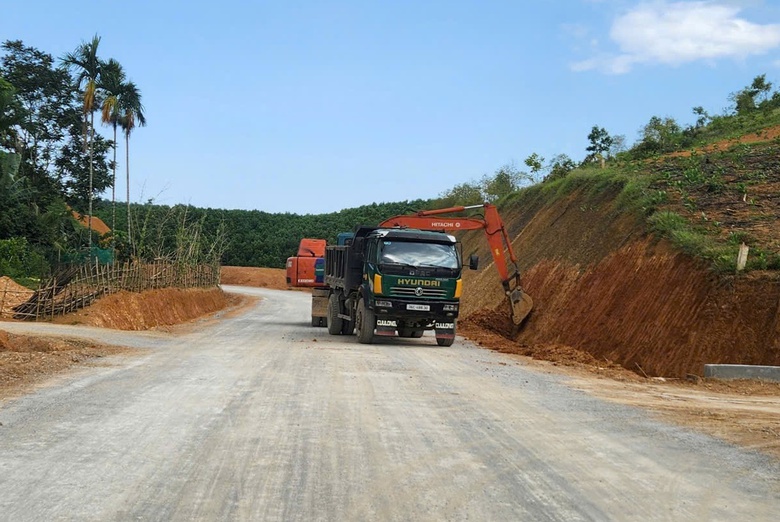 Thanh H&oacute;a: Đường từ QL47 đi cầu Tổ Rồng nỗ lực về đ&iacute;ch trong th&aacute;ng 10- Ảnh 3.