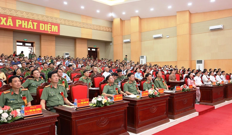 Thứ trưởng Bộ C&ocirc;ng an dự Ng&agrave;y hội to&agrave;n d&acirc;n bảo vệ an ninh Tổ quốc tại Ninh B&igrave;nh- Ảnh 2.