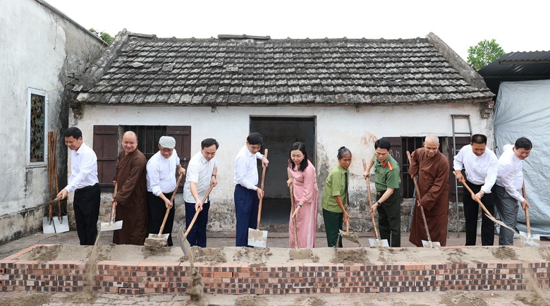 Thứ trưởng Bộ C&ocirc;ng an dự Ng&agrave;y hội to&agrave;n d&acirc;n bảo vệ an ninh Tổ quốc tại Ninh B&igrave;nh- Ảnh 5.