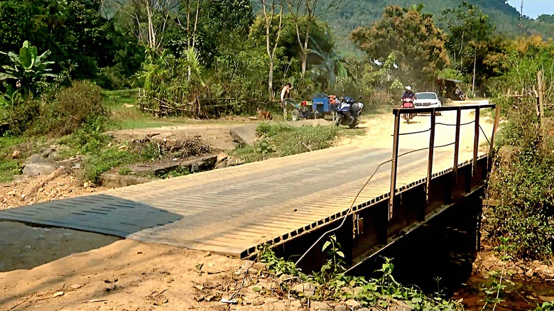 Nghệ An: Quốc lộ 48D hư hỏng nặng, người dân đi lại khó khăn- Ảnh 2. Nghệ An: Quốc lộ 48D hư hỏng nặng, người dân đi lại khó khăn- Ảnh 2.