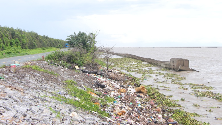 Cà Mau: Đê biển Tây "oằn mình" giữa mùa mưa bão- Ảnh 7. Cà Mau: Đê biển Tây "oằn mình" giữa mùa mưa bão- Ảnh 7.