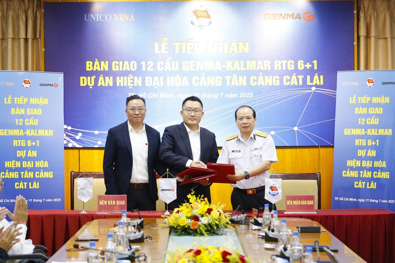 T&acirc;n Cảng S&agrave;i G&ograve;n tiếp nhận 12 cẩu khung hiện đại- Ảnh 3.