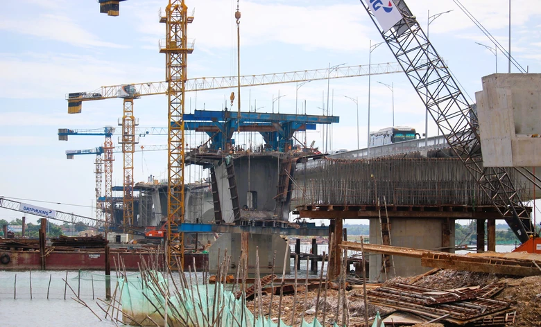 Cận cảnh cầu Gianh &ldquo;chia lửa&rdquo; cho cầu d&agrave;i nhất tr&ecirc;n QL1 qua Quảng Trị- Ảnh 1.