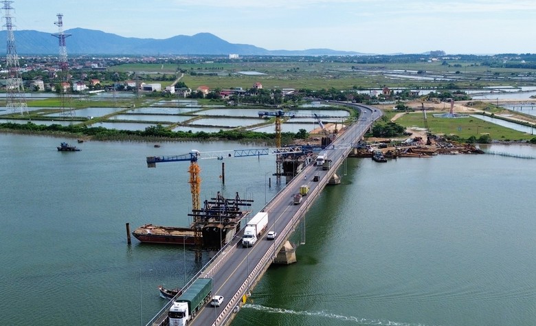 Cận cảnh cầu Gianh &ldquo;chia lửa&rdquo; cho cầu d&agrave;i nhất tr&ecirc;n QL1 qua Quảng Trị- Ảnh 13.