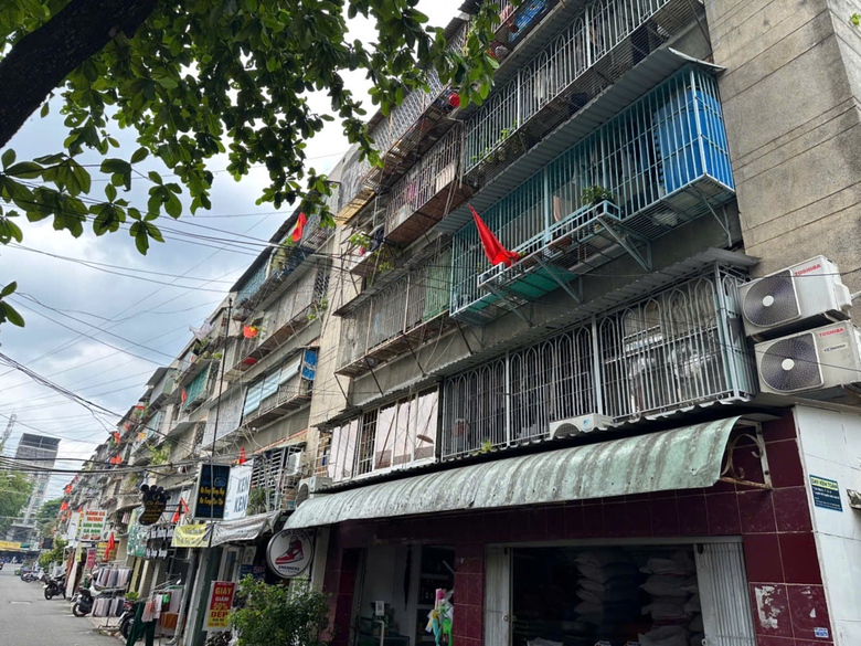 TP.HCM: Th&aacute;o gỡ &ldquo;chuồng cọp&rdquo; ở chung cư Thanh Đa sau vụ ch&aacute;y cư x&aacute; Độc Lập- Ảnh 10.