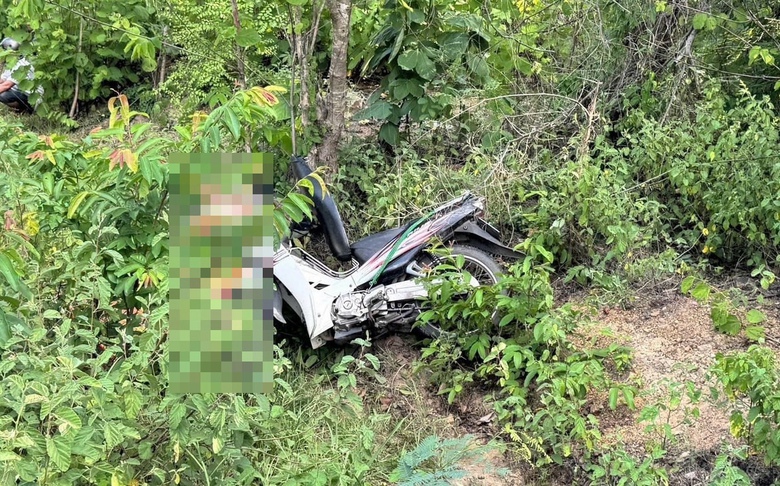 Người đàn ông tử vong dưới vực ven đường vắng ở Lâm Đồng- Ảnh 1. Người đàn ông tử vong dưới vực ven đường vắng ở Lâm Đồng- Ảnh 1.