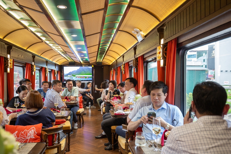 Kỳ nghỉ xa hoa tr&ecirc;n đường sắt Bắc - Nam c&oacute; gi&aacute; tới 200 triệu đồng/kh&aacute;ch- Ảnh 1.