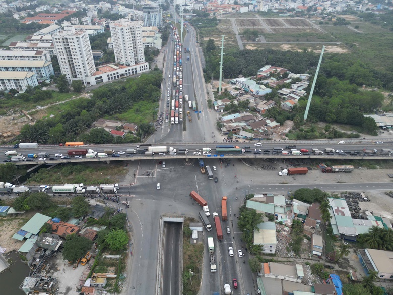 TP.HCM t&igrave;m giải ph&aacute;p giảm &ugrave;n tắc khu vực cảng C&aacute;t L&aacute;i v&agrave; cầu Ph&uacute; Mỹ- Ảnh 3.