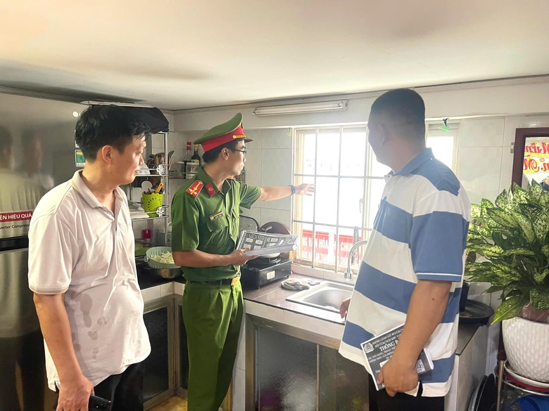 TP.HCM: H&agrave;ng trăm cư d&acirc;n chung cư được huấn luyện kỹ năng chữa ch&aacute;y v&agrave; tho&aacute;t nạn- Ảnh 3.