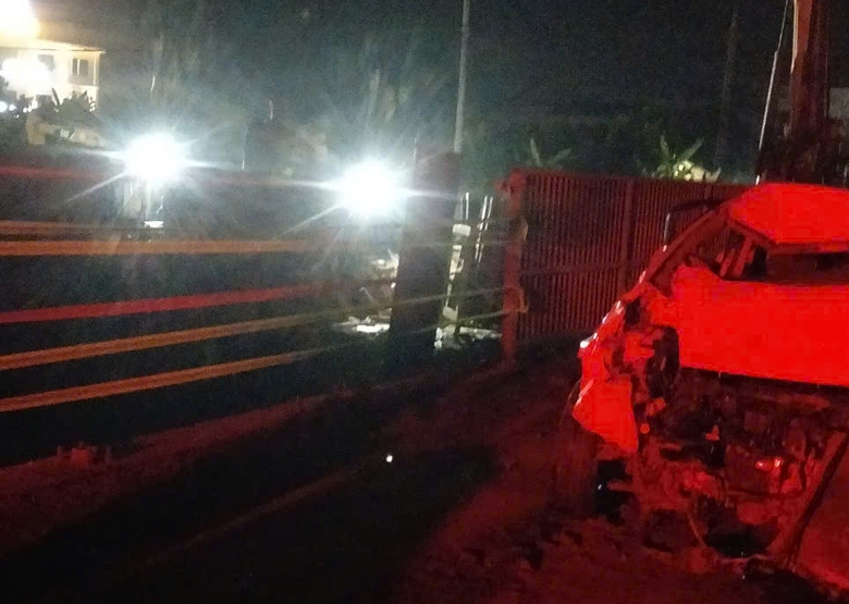 Nỗ lực tìm người mất tích sau vụ ô tô lao xuống sông ở Nghệ An- Ảnh 7. Nỗ lực tìm người mất tích sau vụ ô tô lao xuống sông ở Nghệ An- Ảnh 7.