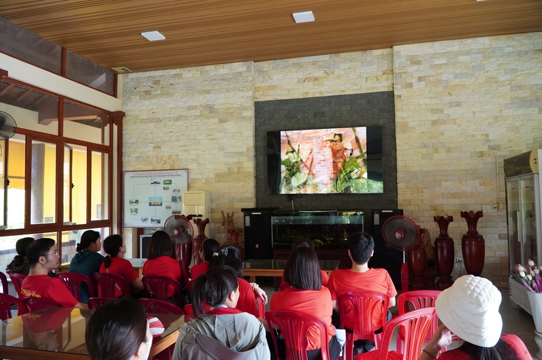 H&agrave;ng ngh&igrave;n du kh&aacute;ch đến d&acirc;ng hương tại Th&agrave;nh cổ Quảng Trị dịp 27/7- Ảnh 6.