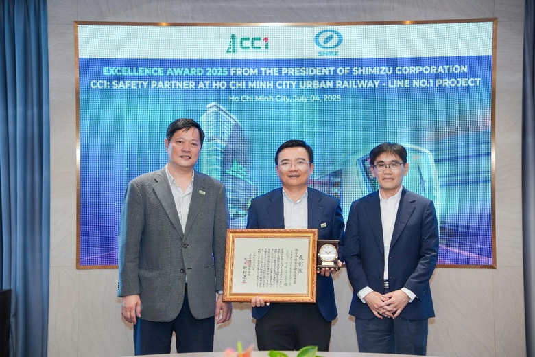 CC1 nhận giải thưởng từ Chủ tịch Tập đo&agrave;n Shimizu về c&ocirc;ng t&aacute;c ATLĐ, vệ sinh c&ocirc;ng trường- Ảnh 1.