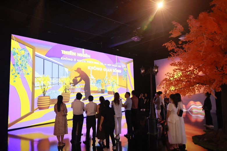 Giới trẻ H&agrave; Nội h&aacute;o hức với trải nghiệm mới mẻ tại triển l&atilde;m &ldquo;Chạm vị nh&acirc;n sinh"- Ảnh 9.