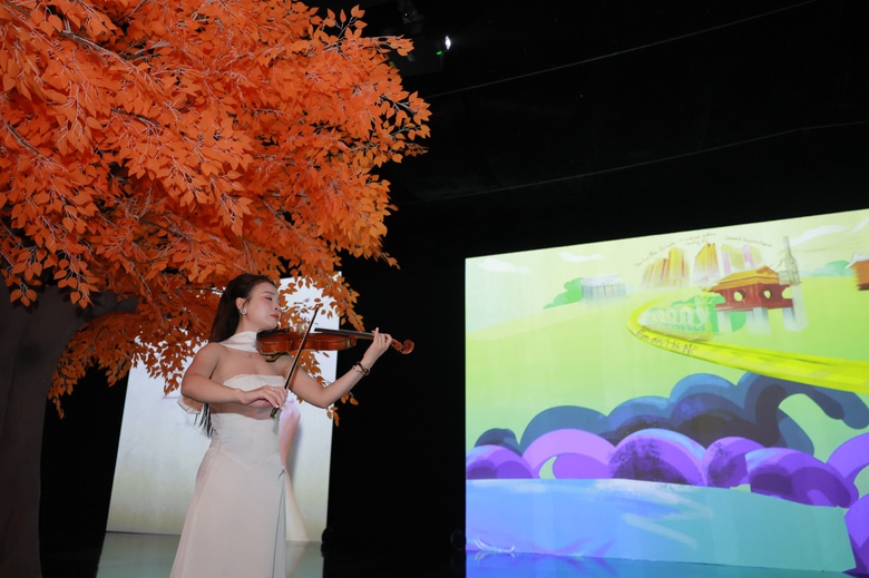 Giới trẻ H&agrave; Nội h&aacute;o hức với trải nghiệm mới mẻ tại triển l&atilde;m &ldquo;Chạm vị nh&acirc;n sinh"- Ảnh 10.