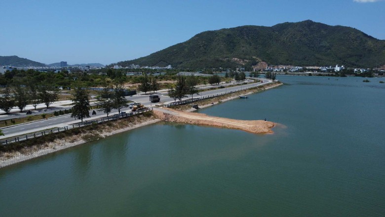 Kh&aacute;nh H&ograve;a: Khẩn trương kiểm tra việc lấp s&ocirc;ng Qu&aacute;n Trường ở Nha Trang- Ảnh 1.