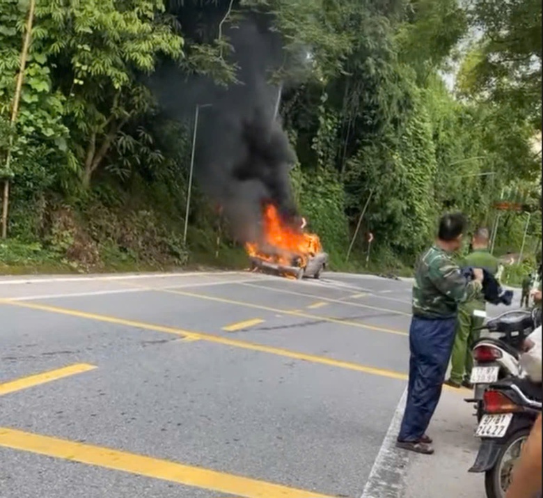 Th&aacute;i Nguy&ecirc;n: &Ocirc; t&ocirc; bốc ch&aacute;y khi đang lưu th&ocirc;ng tr&ecirc;n quốc lộ 3- Ảnh 1.