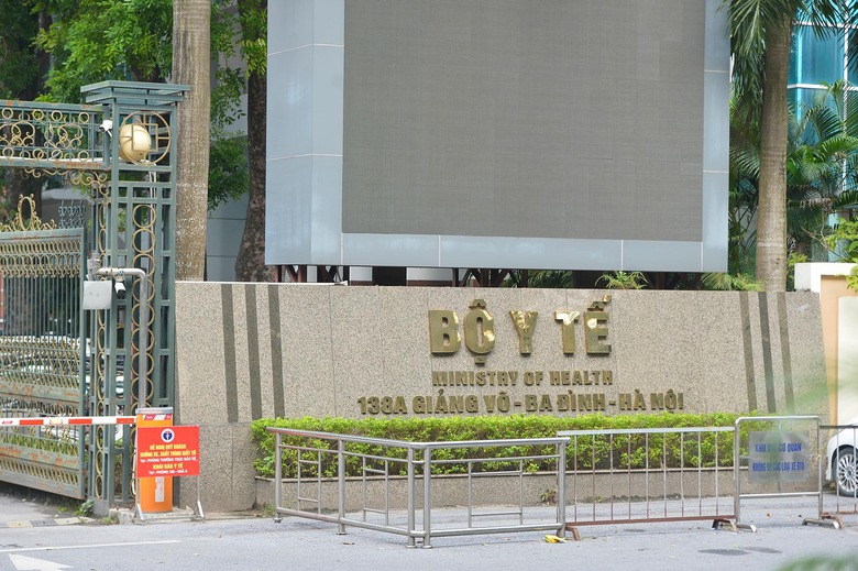 Khởi tố cựu cục trưởng v&agrave; h&agrave;ng loạt c&aacute;n bộ thuộc Bộ Y tế- Ảnh 1.