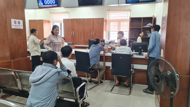 C&aacute;n bộ cấp phường ở TP Đ&agrave; Nẵng linh hoạt xử l&yacute; hồ sơ, đảm bảo kỷ luật, kỷ cương- Ảnh 2.