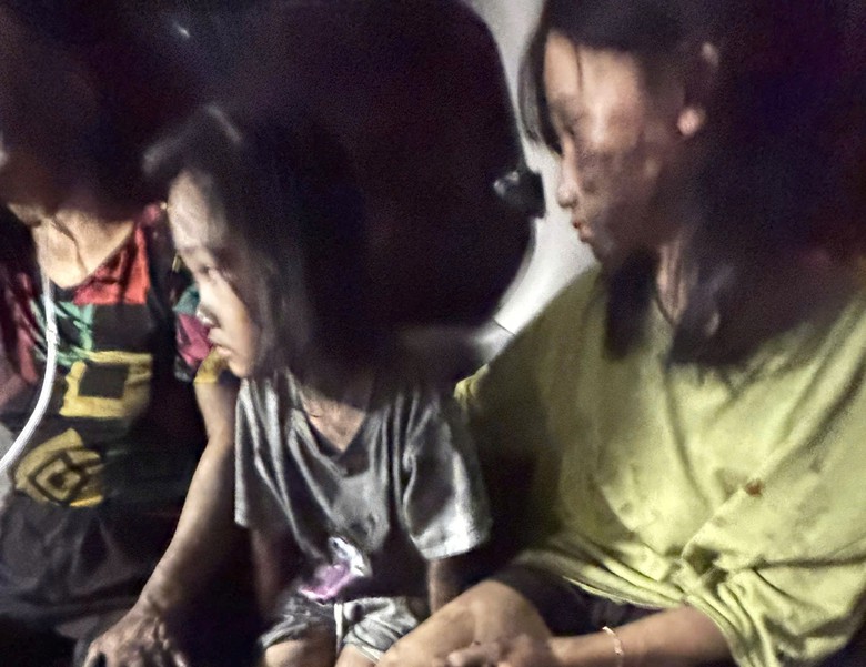 Hải Ph&ograve;ng: Ch&aacute;y nh&agrave; trong đ&ecirc;m, bốn người trong c&ugrave;ng gia đ&igrave;nh bị mắc kẹt- Ảnh 2.