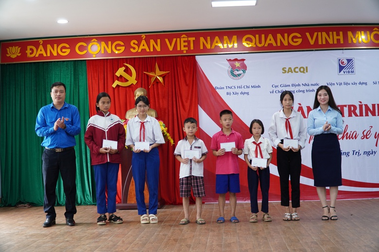 Đo&agrave;n thanh ni&ecirc;n Cục Gi&aacute;m định v&agrave; Viện Vật liệu x&acirc;y dựng tri &acirc;n c&ugrave;ng &ldquo;H&agrave;nh tr&igrave;nh đỏ"- Ảnh 6.
