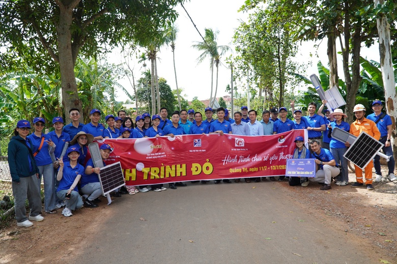 Đo&agrave;n thanh ni&ecirc;n Cục Gi&aacute;m định v&agrave; Viện Vật liệu x&acirc;y dựng tri &acirc;n c&ugrave;ng &ldquo;H&agrave;nh tr&igrave;nh đỏ"- Ảnh 10.