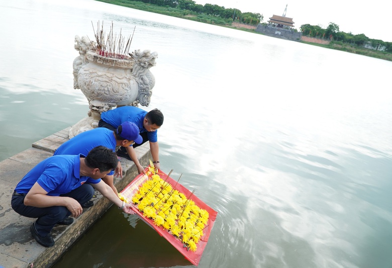 Đo&agrave;n thanh ni&ecirc;n Cục Gi&aacute;m định v&agrave; Viện Vật liệu x&acirc;y dựng tri &acirc;n c&ugrave;ng &ldquo;H&agrave;nh tr&igrave;nh đỏ"- Ảnh 14.
