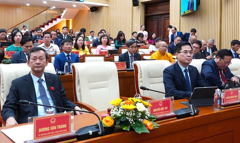 Quảng Ngãi sau sáp nhập: Thu ngân sách gần 17.000 tỷ, tăng trưởng GRDP dẫn đầu cả nước- Ảnh 3. Quảng Ngãi sau sáp nhập: Thu ngân sách gần 17.000 tỷ, tăng trưởng GRDP dẫn đầu cả nước- Ảnh 3.