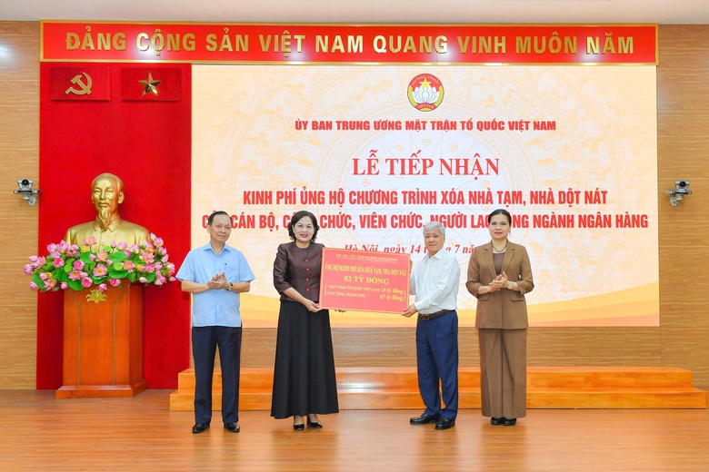 Ng&agrave;nh ng&acirc;n h&agrave;ng ủng hộ 82 tỷ đồng xo&aacute; nh&agrave; tạm, nh&agrave; dột n&aacute;t- Ảnh 1.