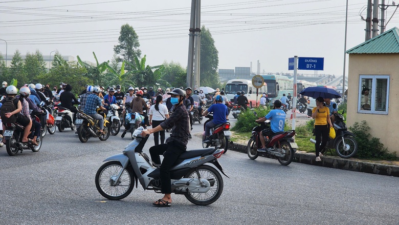 Tắc đường tại KCN Quang Ch&acirc;u, Bắc Ninh gỡ "n&uacute;t thắt" thế n&agrave;o?- Ảnh 7.