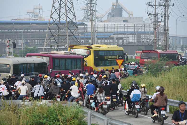 Tắc đường tại KCN Quang Ch&acirc;u, Bắc Ninh gỡ "n&uacute;t thắt" thế n&agrave;o?- Ảnh 11.