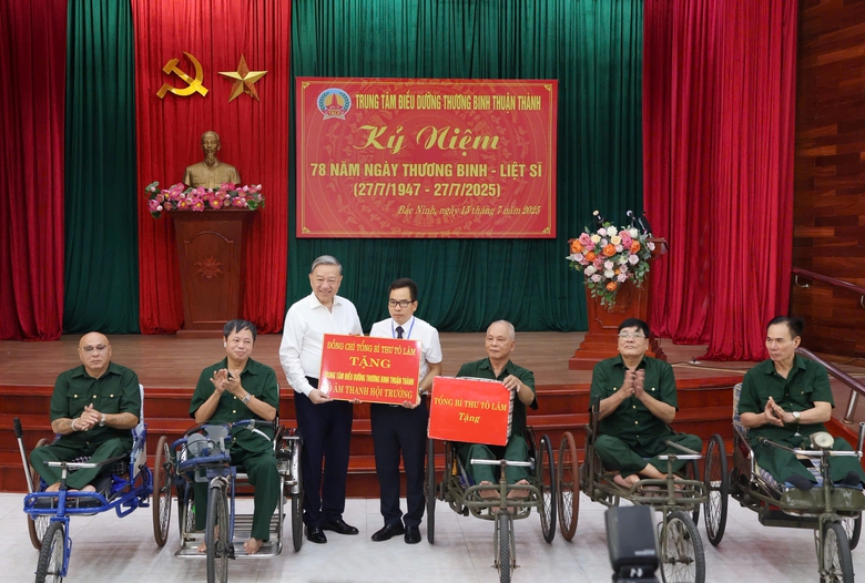 Tổng B&iacute; thư T&ocirc; L&acirc;m: Đảng, Nh&agrave; nước lu&ocirc;n quan t&acirc;m, chăm lo người c&oacute; c&ocirc;ng- Ảnh 2.