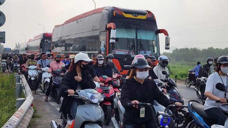 Tắc đường tại KCN Quang Ch&acirc;u, Bắc Ninh gỡ "n&uacute;t thắt" thế n&agrave;o?- Ảnh 15.