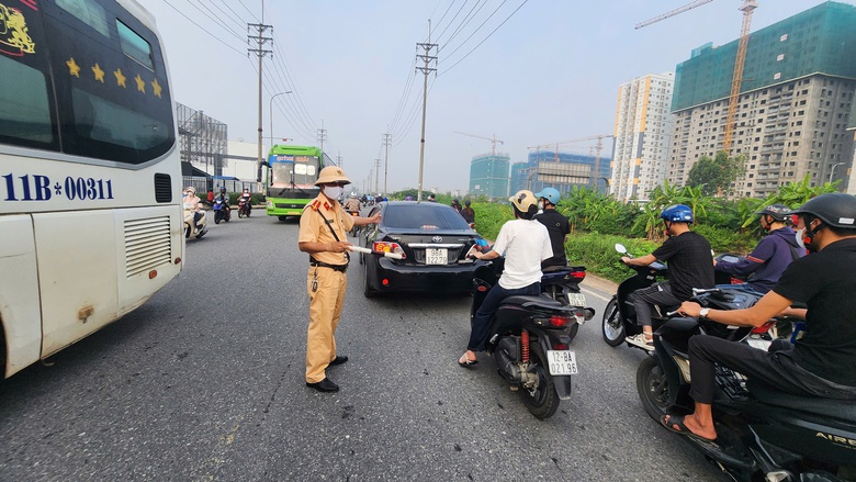 Tắc đường tại KCN Quang Ch&acirc;u, Bắc Ninh gỡ "n&uacute;t thắt" thế n&agrave;o?- Ảnh 17.