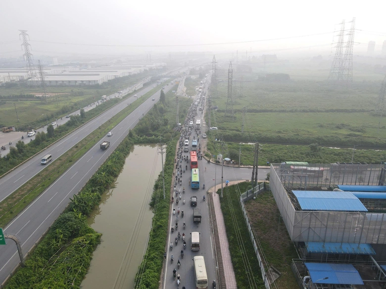 Tắc đường tại KCN Quang Ch&acirc;u, Bắc Ninh gỡ "n&uacute;t thắt" thế n&agrave;o?- Ảnh 1.