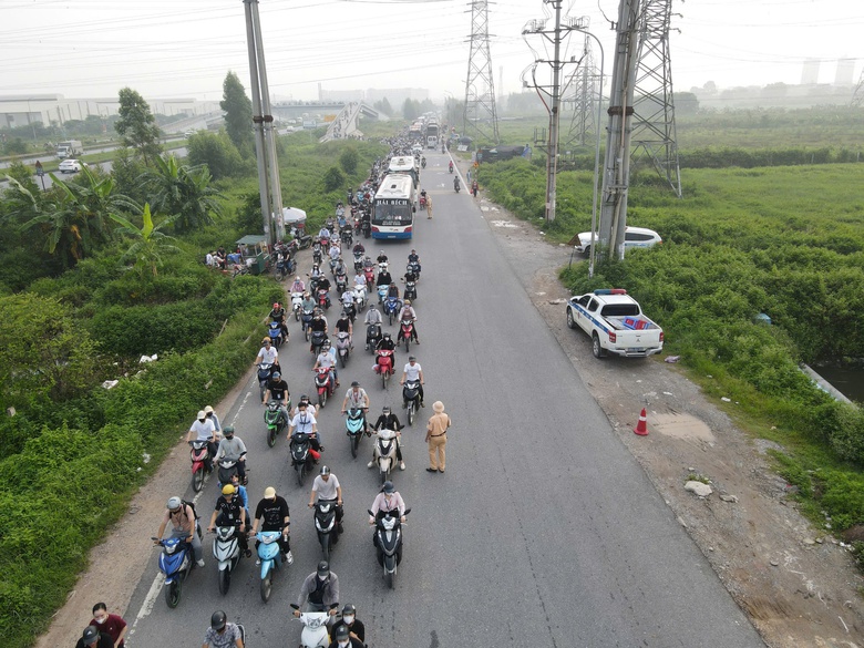 Tắc đường tại KCN Quang Ch&acirc;u, Bắc Ninh gỡ "n&uacute;t thắt" thế n&agrave;o?- Ảnh 20.