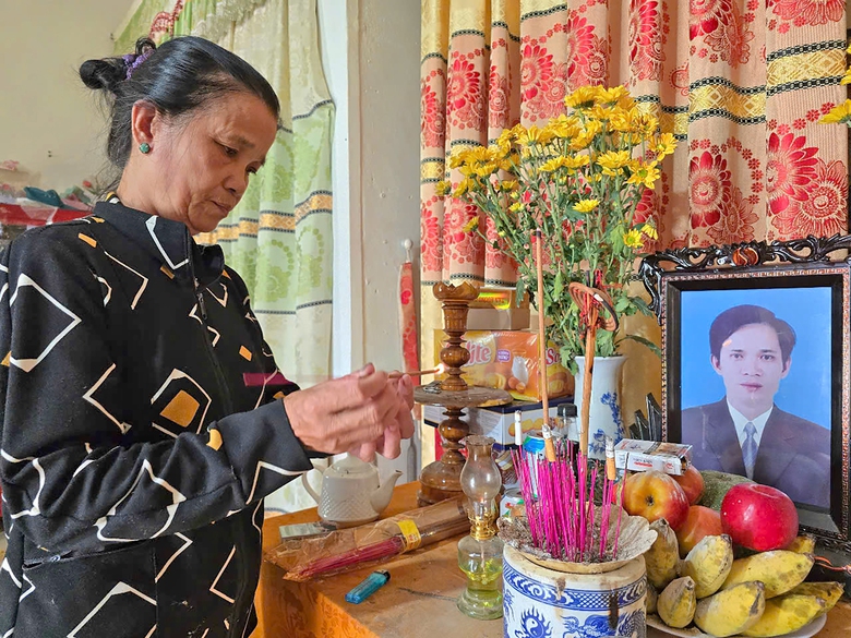 Nỗi đau nữ sinh mất cha v&igrave; tai nạn giao th&ocirc;ng- Ảnh 1.
