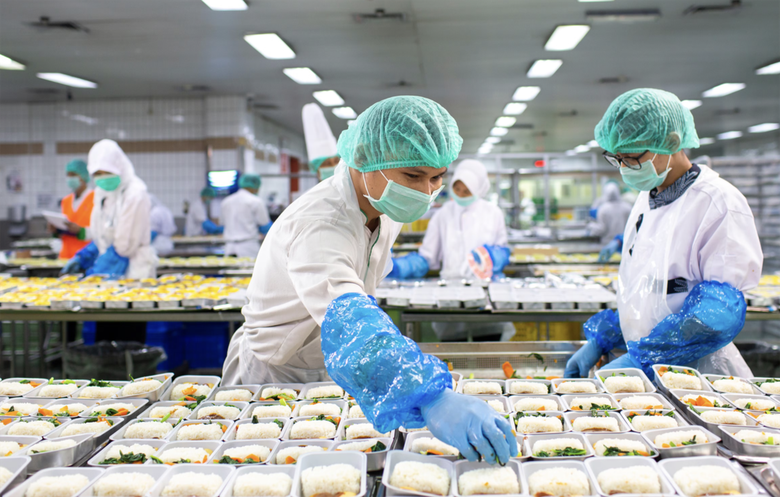 Hậu trường cung cấp suất ăn tr&ecirc;n m&aacute;y bay- Ảnh 2.