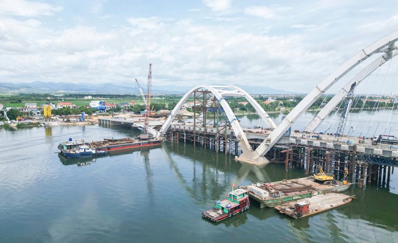 C&ocirc;ng tr&igrave;nh cầu v&ograve;m th&eacute;p, đường ven biển qua tỉnh Quảng Trị đang thi c&ocirc;ng thế n&agrave;o?- Ảnh 1.