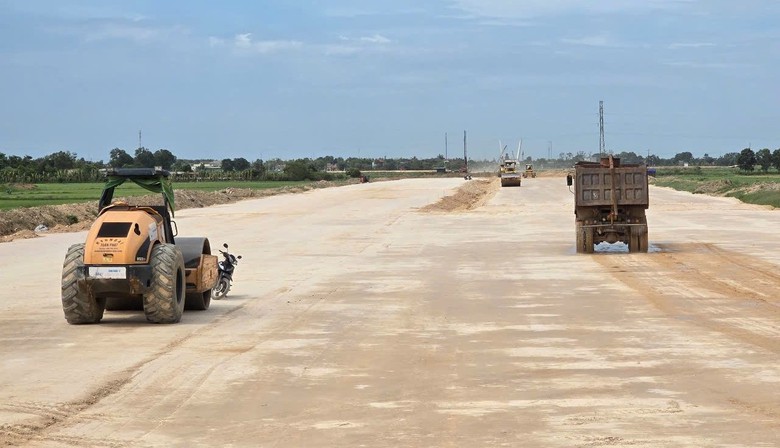 C&ocirc;ng tr&igrave;nh cầu v&ograve;m th&eacute;p, đường ven biển qua tỉnh Quảng Trị đang thi c&ocirc;ng thế n&agrave;o?- Ảnh 12.