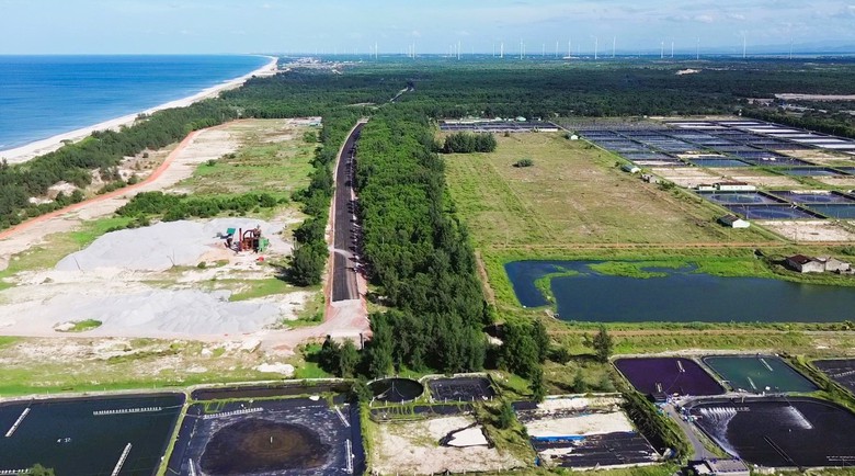 C&ocirc;ng tr&igrave;nh cầu v&ograve;m th&eacute;p, đường ven biển qua tỉnh Quảng Trị đang thi c&ocirc;ng thế n&agrave;o?- Ảnh 9.