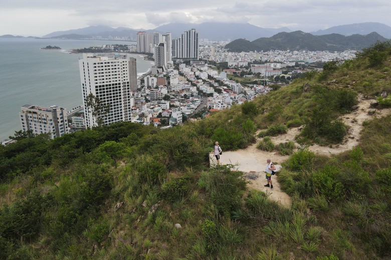 Khánh Hòa quy hoạch khu vực núi Cô Tiên chỉ được xây nhà cao đến 16 tầng- Ảnh 1. Khánh Hòa quy hoạch khu vực núi Cô Tiên chỉ được xây nhà cao đến 16 tầng- Ảnh 1.