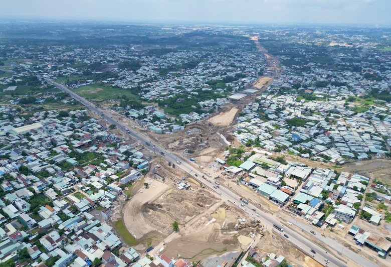 Bị nhắc nhở liên tục, nhà thầu cao tốc qua Đồng Nai nói gì về chậm tiến độ?- Ảnh 2. Bị nhắc nhở liên tục, nhà thầu cao tốc qua Đồng Nai nói gì về chậm tiến độ?- Ảnh 2.