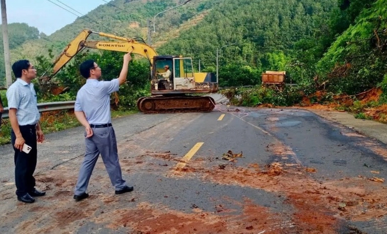 Đồng Nai: Đ&atilde; th&ocirc;ng tuyến đường 755B sau sự cố sạt lở đất đ&aacute; tại dốc 5 C&acirc;y- Ảnh 1.