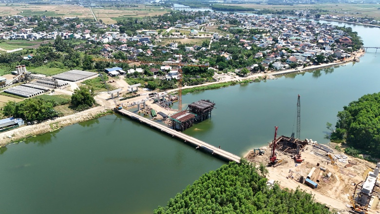 Quảng Ng&atilde;i tăng tốc đưa c&aacute;c dự &aacute;n trọng điểm về đ&iacute;ch, đẩy mạnh đầu tư hạ tầng miền n&uacute;i- Ảnh 2.