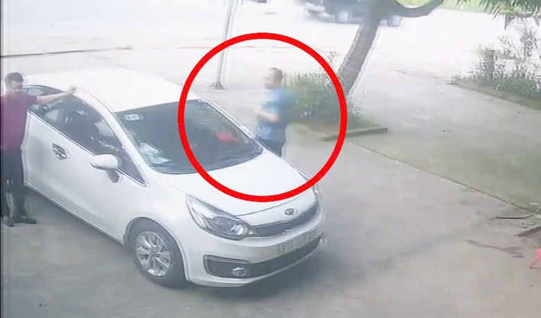 Vụ ô tô rơi xuống sông, 3 người chết ở Nghệ An: Tài xế đã tử vong- Ảnh 2. Vụ ô tô rơi xuống sông, 3 người chết ở Nghệ An: Tài xế đã tử vong- Ảnh 2.