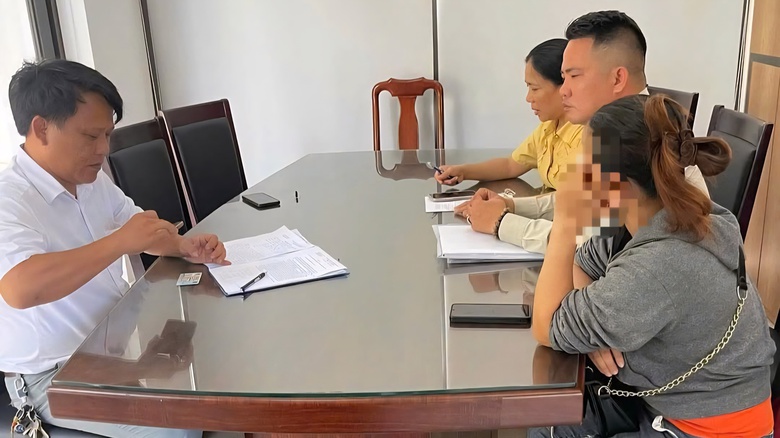 Lập bi&ecirc;n bản người b&aacute;n xi&ecirc;n nướng ở Đ&agrave; Nẵng bị tố "chặt ch&eacute;m" du kh&aacute;ch L&agrave;o- Ảnh 1.