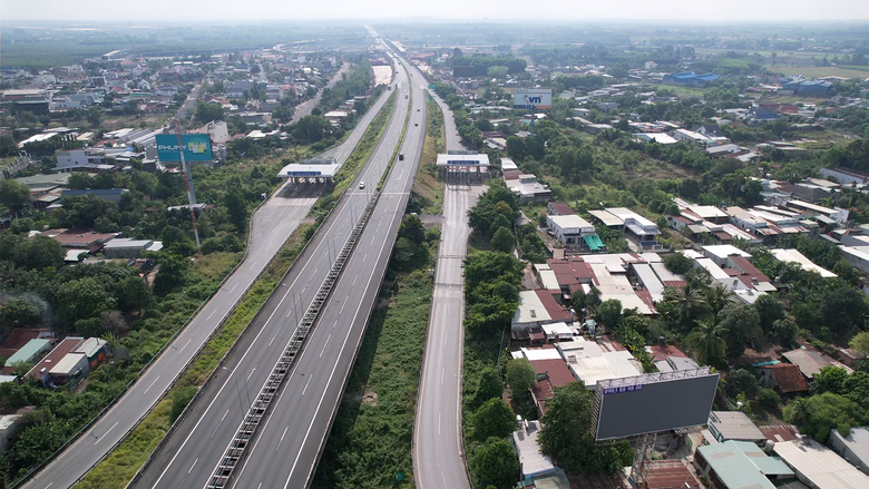 3 lộ tr&igrave;nh tr&aacute;nh &ugrave;n tắc khi đ&oacute;ng một phần cao tốc TP.HCM - Long Th&agrave;nh để sửa- Ảnh 1.