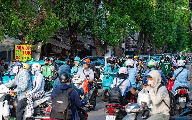Chuyển đổi phương tiện xanh: H&agrave; Nội đối mặt b&agrave;i to&aacute;n vốn v&agrave; hạ tầng- Ảnh 1.