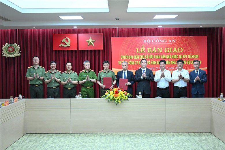 Bộ C&ocirc;ng an tiếp nhận quyền đại diện chủ sở hữu phần vốn Nh&agrave; nước tại FPT Telecom- Ảnh 1.